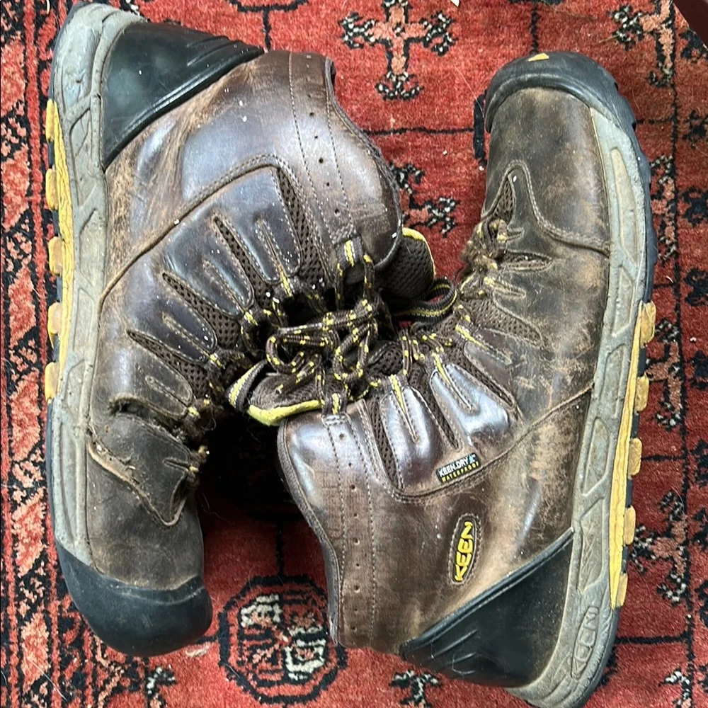 Keen Brown Hiking Boots Size 11 in Used Condition, but good for yard work!